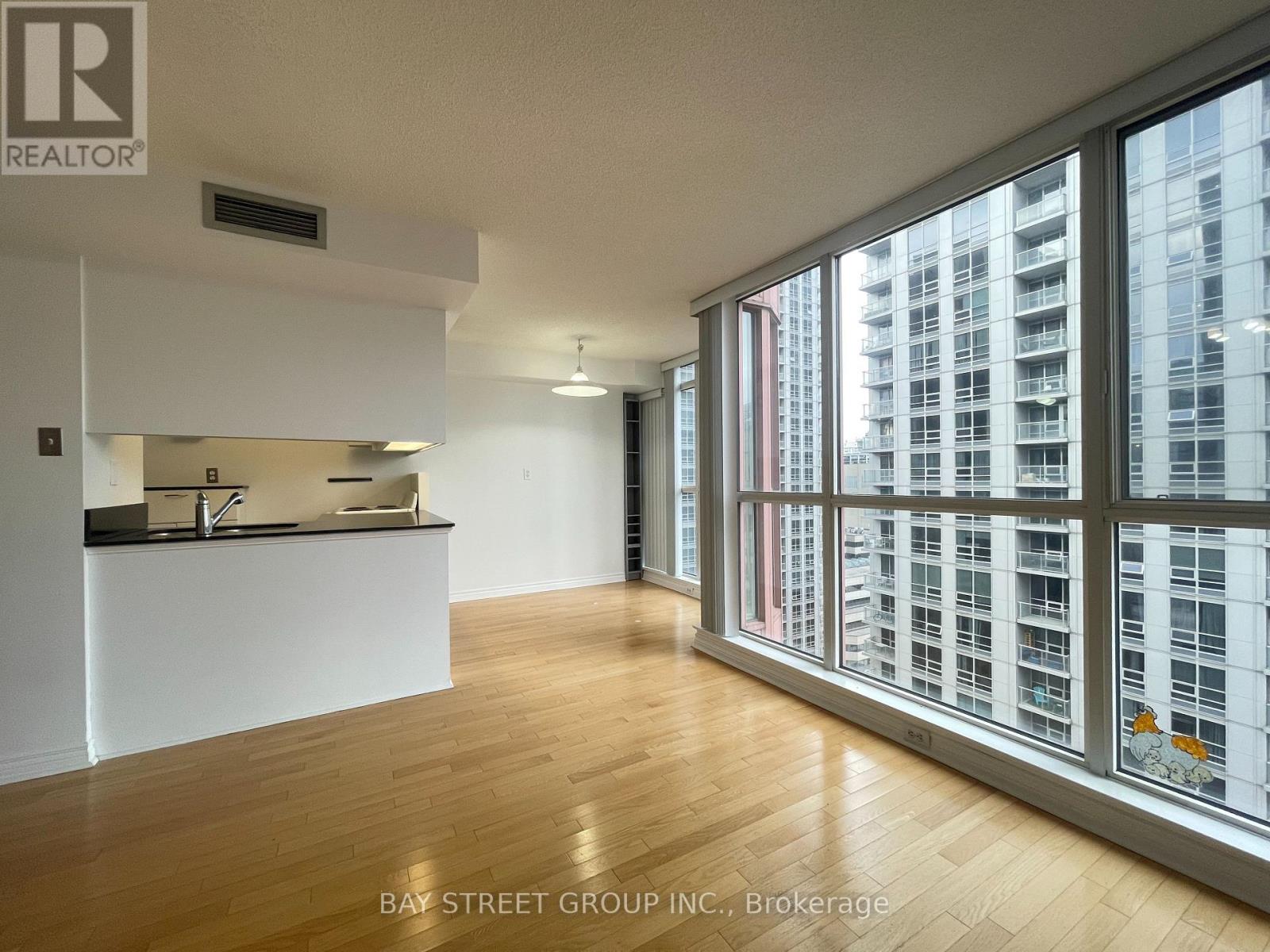 1910 - 736 Bay Street, Toronto, Ontario  M5G 2M4 - Photo 4 - C12498686