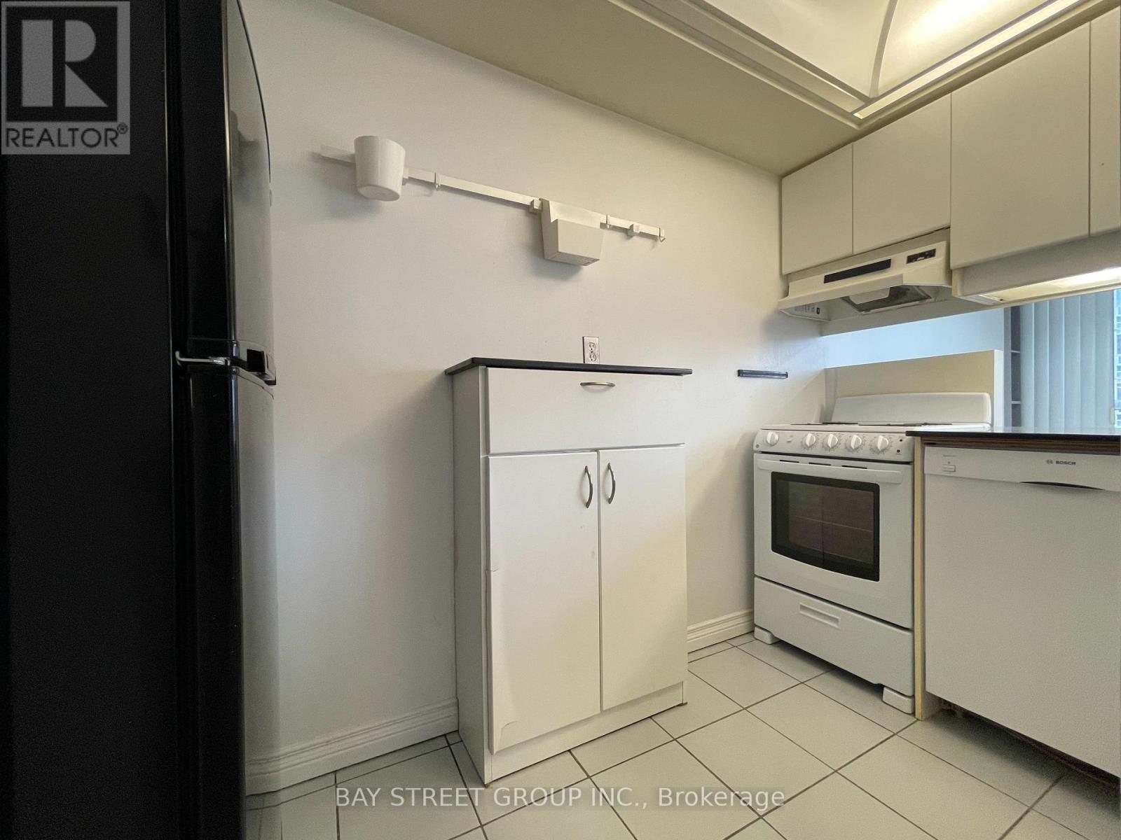 1910 - 736 Bay Street, Toronto, Ontario  M5G 2M4 - Photo 6 - C12498686