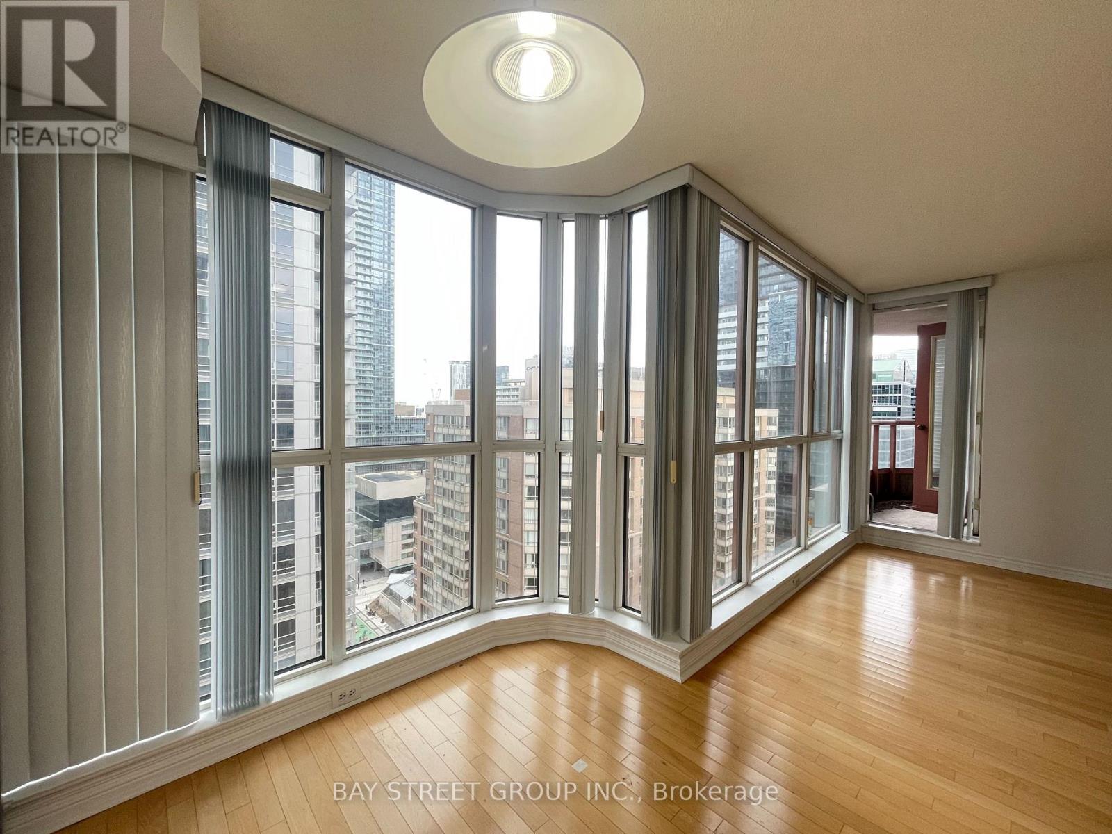 1910 - 736 Bay Street, Toronto, Ontario  M5G 2M4 - Photo 8 - C12498686