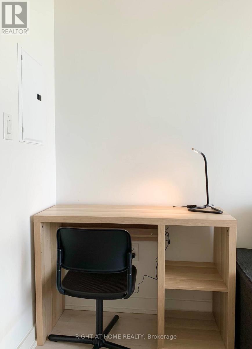 3303 - 15 Iceboat Terrace, Toronto, Ontario  M5V 4A5 - Photo 11 - C12498710