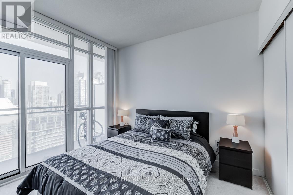 3303 - 15 Iceboat Terrace, Toronto, Ontario  M5V 4A5 - Photo 8 - C12498710