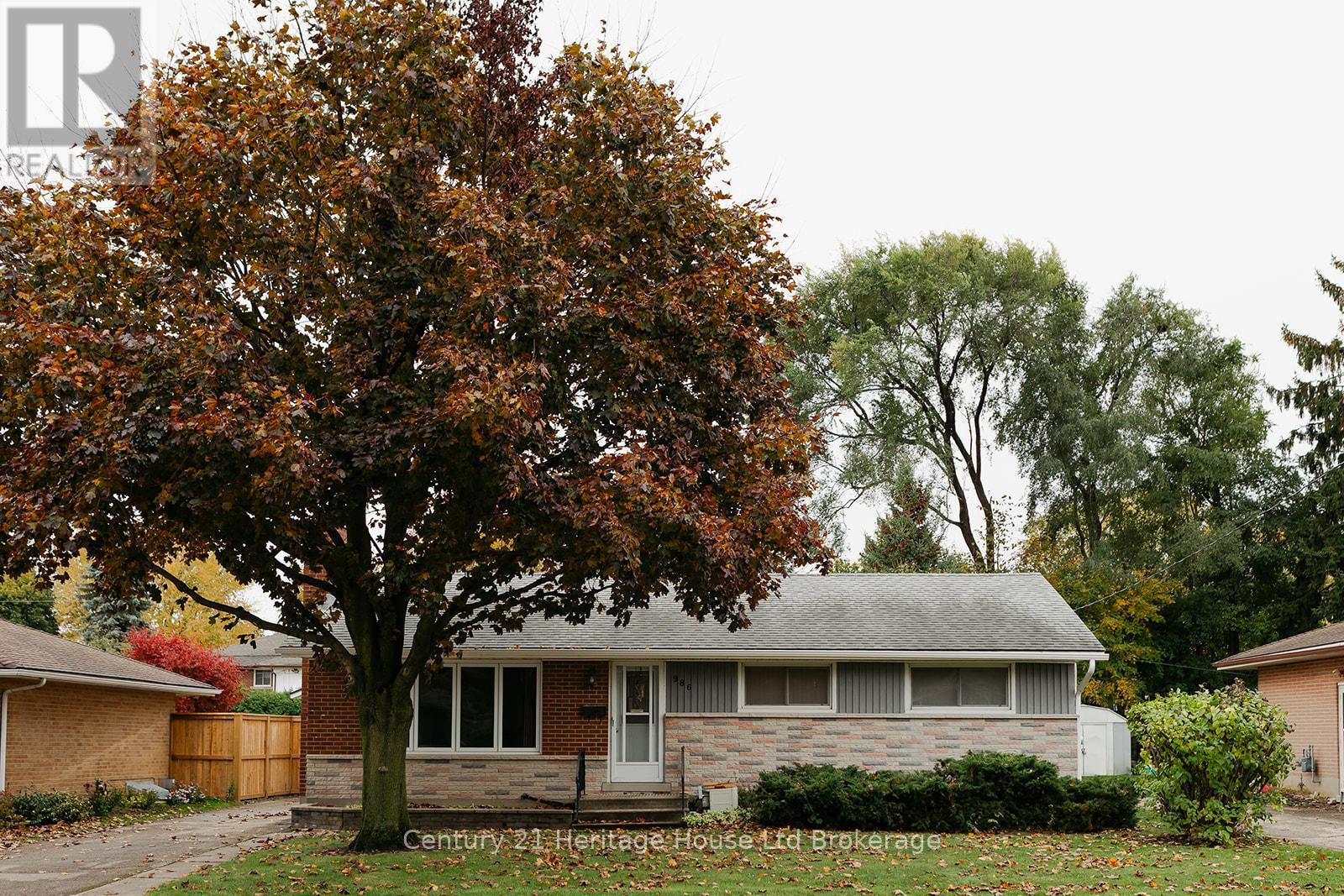 986 Braeside Street, Woodstock (Woodstock - North), Ontario  N4S 4T4 - Photo 1 - X12498878