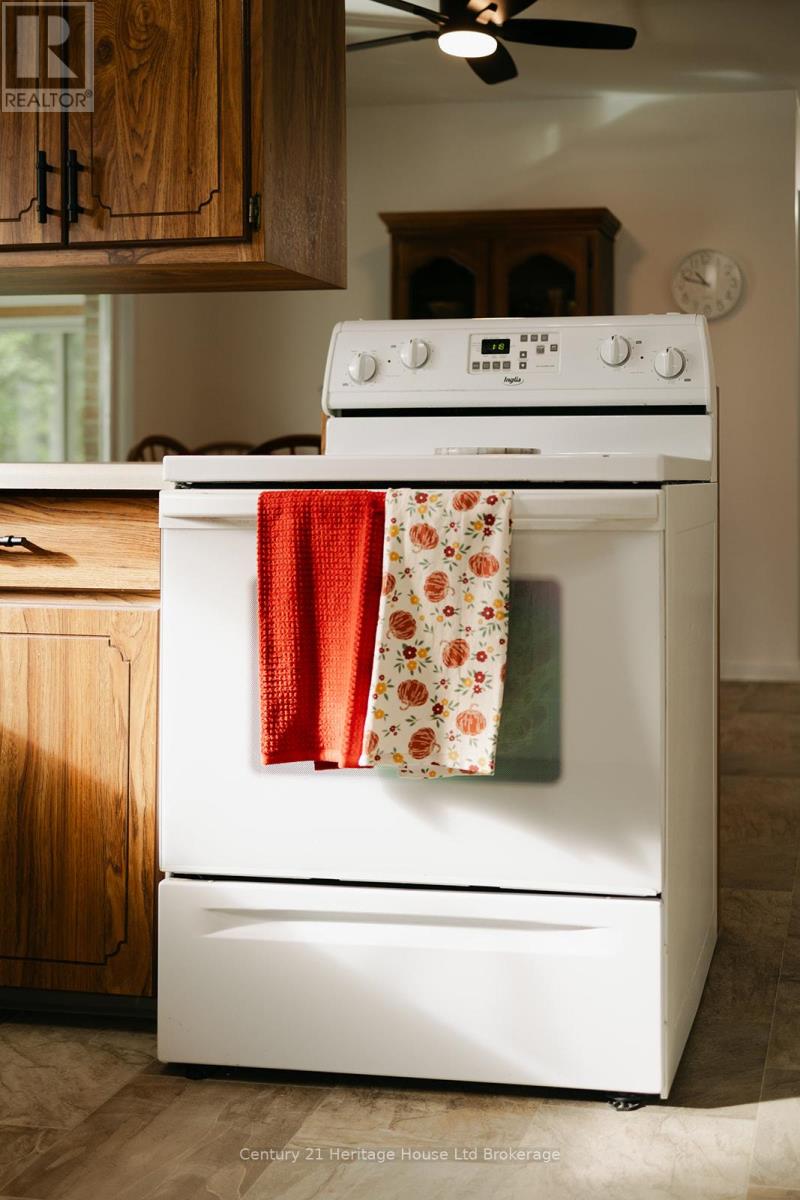 986 Braeside Street, Woodstock (Woodstock - North), Ontario  N4S 4T4 - Photo 11 - X12498878