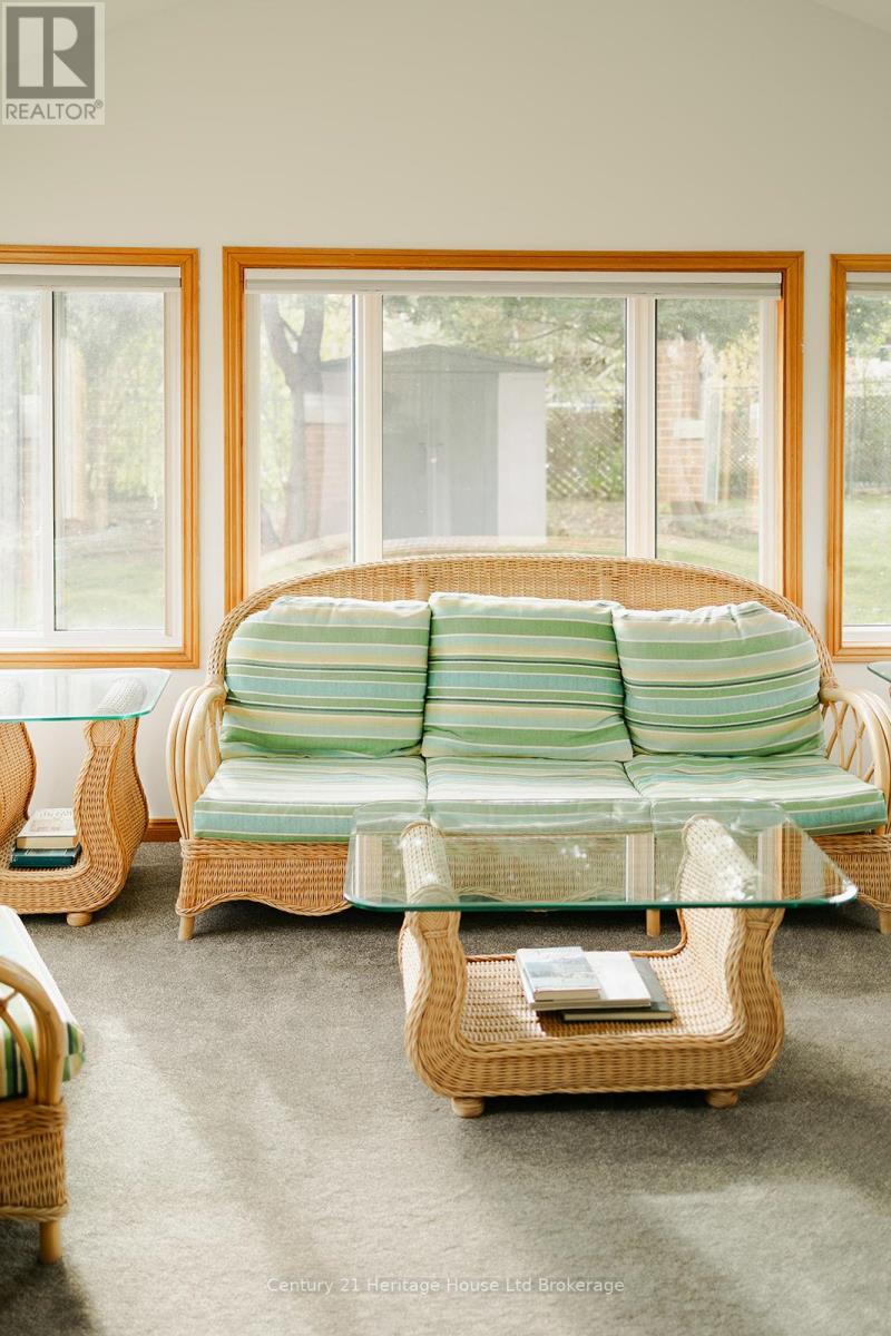 986 Braeside Street, Woodstock (Woodstock - North), Ontario  N4S 4T4 - Photo 24 - X12498878