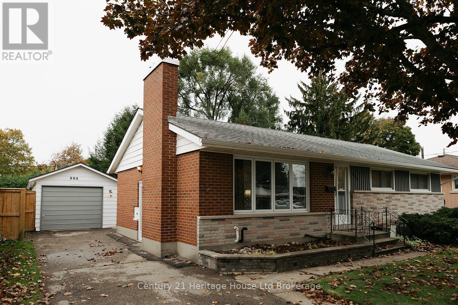 986 Braeside Street, Woodstock (Woodstock - North), Ontario  N4S 4T4 - Photo 4 - X12498878