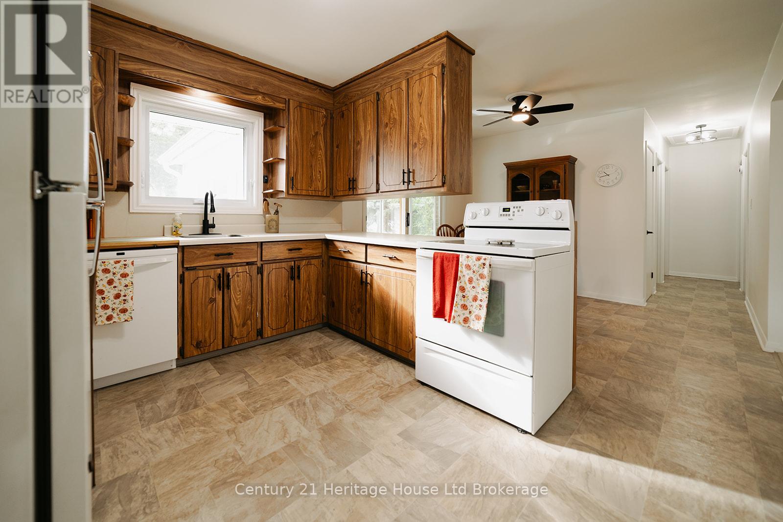 986 Braeside Street, Woodstock (Woodstock - North), Ontario  N4S 4T4 - Photo 8 - X12498878