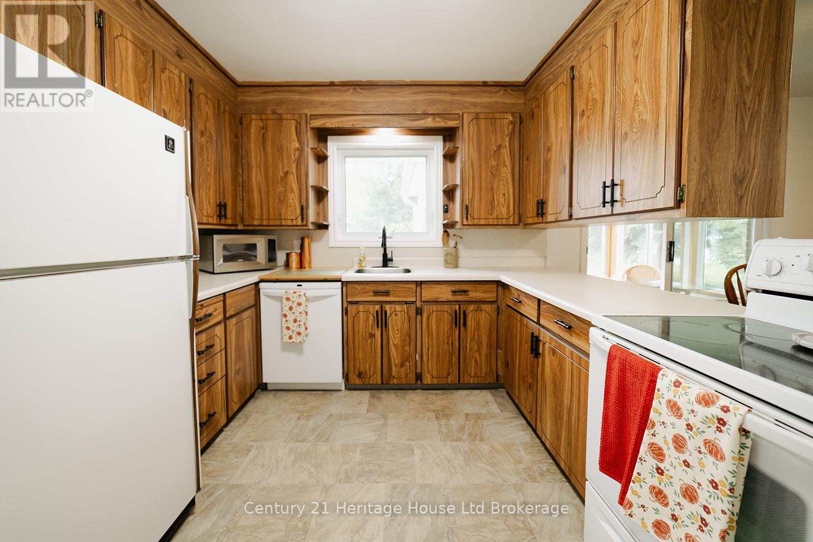 986 Braeside Street, Woodstock (Woodstock - North), Ontario  N4S 4T4 - Photo 9 - X12498878