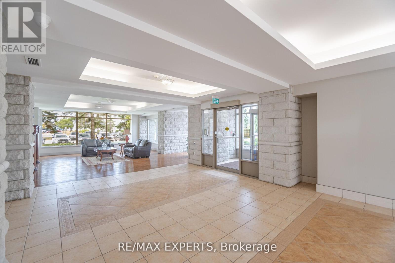 216 - 2502 Rutherford Road, Vaughan, Ontario  L4K 5N6 - Photo 6 - N12498696