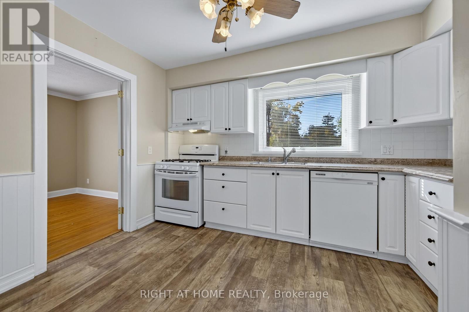 44 Newton Street, Barrie, Ontario  L4M 3N5 - Photo 13 - S12498702