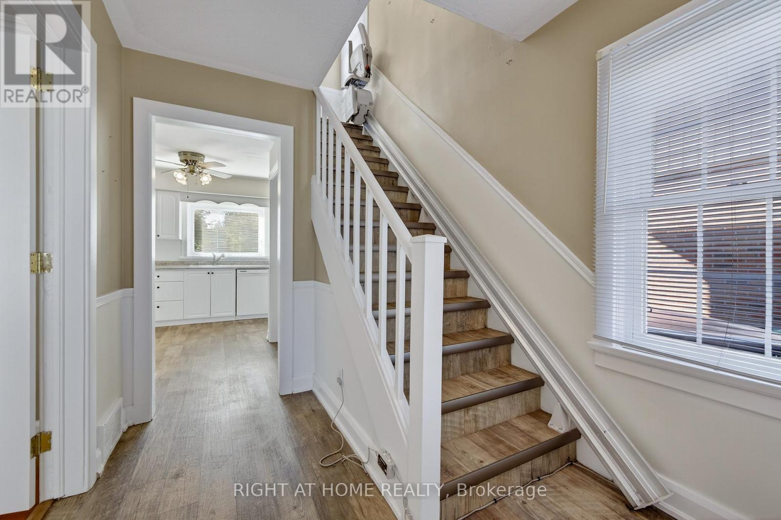 44 Newton Street, Barrie, Ontario  L4M 3N5 - Photo 7 - S12498702