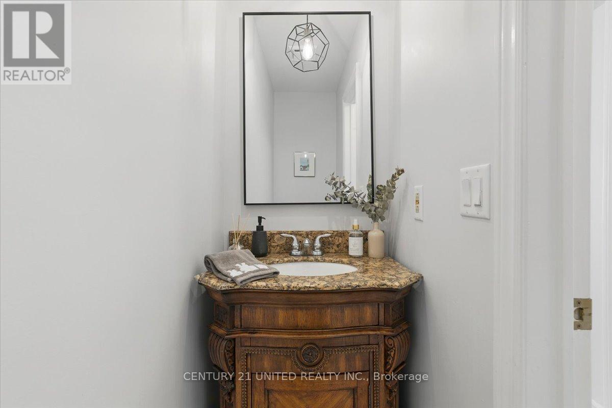 58 - 58 Heathcliffe Square, Brampton (Central Park), Ontario  L6S 5R5 - Photo 10 - W12498824