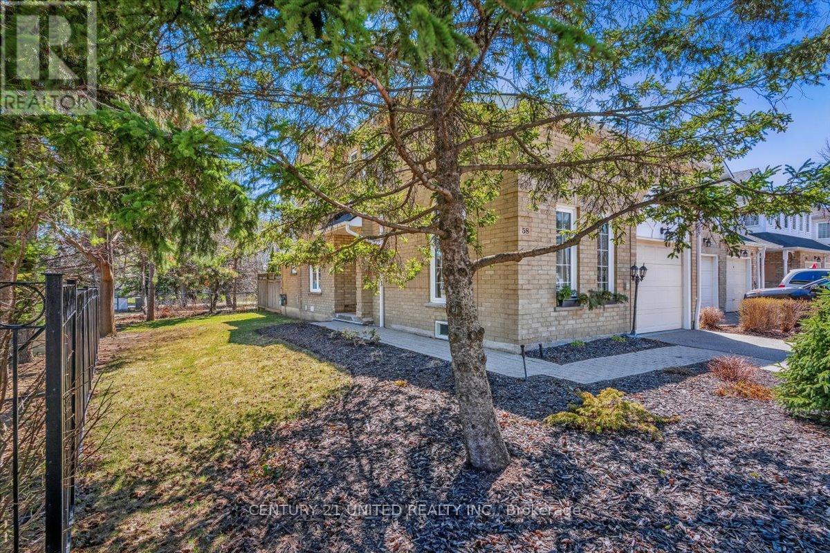 58 - 58 Heathcliffe Square, Brampton (Central Park), Ontario  L6S 5R5 - Photo 2 - W12498824