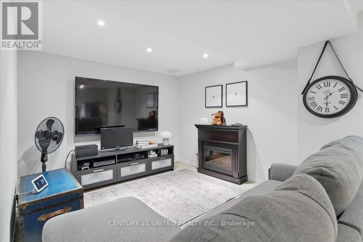 58 - 58 Heathcliffe Square, Brampton (Central Park), Ontario  L6S 5R5 - Photo 35 - W12498824