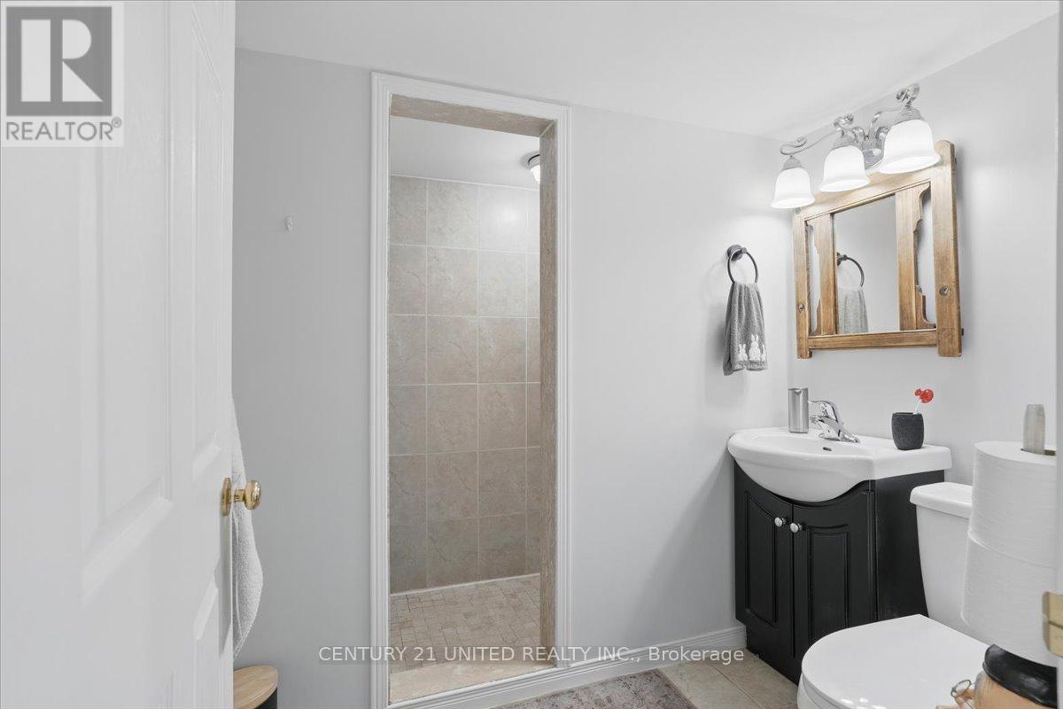 58 - 58 Heathcliffe Square, Brampton (Central Park), Ontario  L6S 5R5 - Photo 37 - W12498824