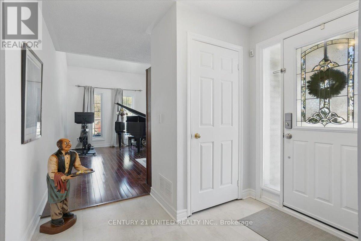 58 - 58 Heathcliffe Square, Brampton (Central Park), Ontario  L6S 5R5 - Photo 5 - W12498824