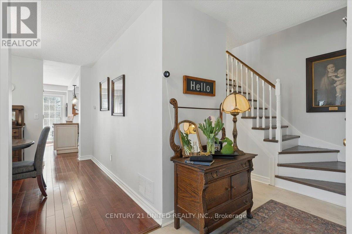 58 - 58 Heathcliffe Square, Brampton (Central Park), Ontario  L6S 5R5 - Photo 7 - W12498824