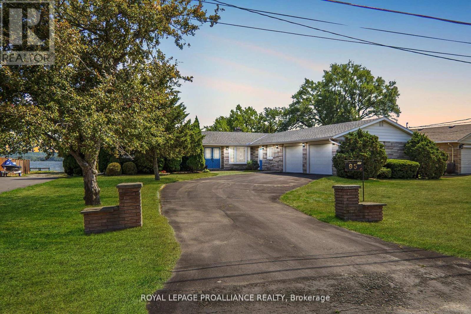 95 Baylea Drive, Quinte West (Sidney Ward), Ontario  K8V 5P5 - Photo 1 - X12498758