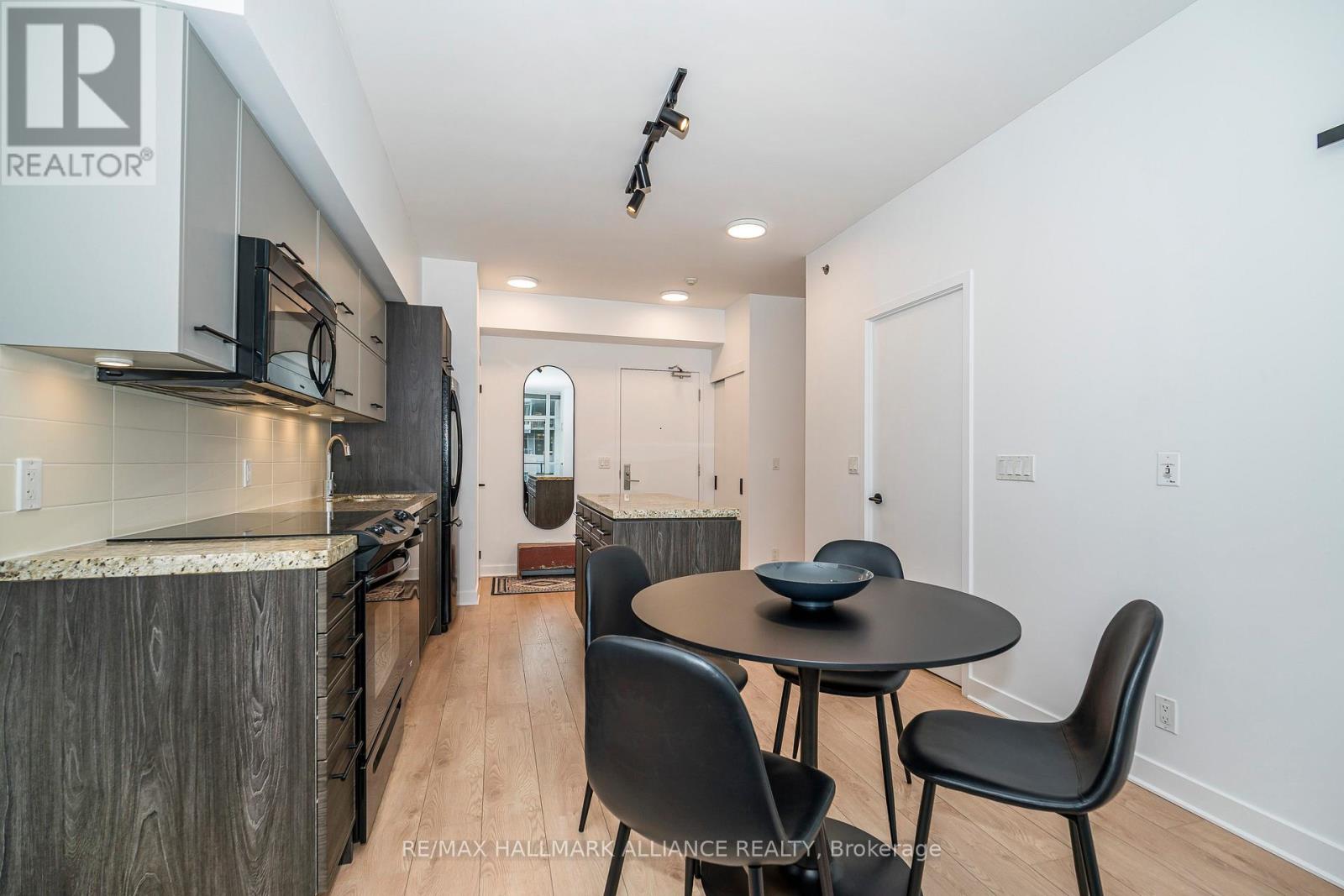 1015 - 21 Nelson Street, Toronto, Ontario  M5V 3H9 - Photo 11 - C12494956