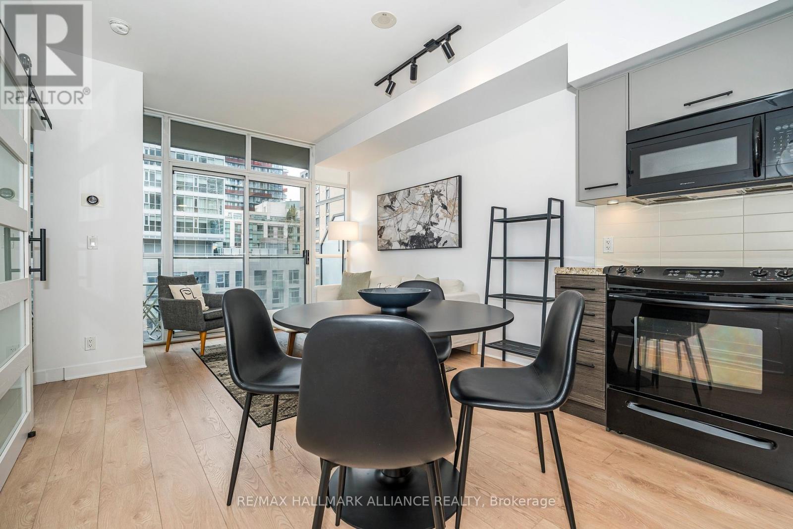 1015 - 21 Nelson Street, Toronto, Ontario  M5V 3H9 - Photo 14 - C12494956