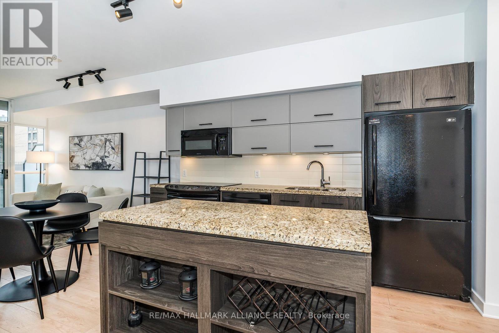 1015 - 21 Nelson Street, Toronto, Ontario  M5V 3H9 - Photo 10 - C12494956