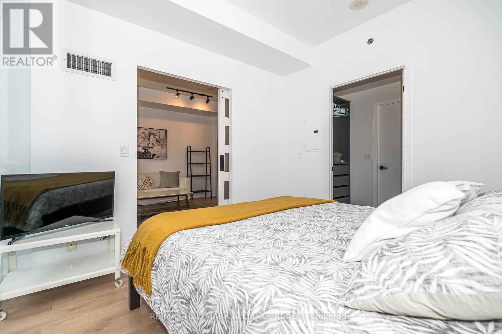 1015 - 21 Nelson Street, Toronto, Ontario  M5V 3H9 - Photo 31 - C12494956