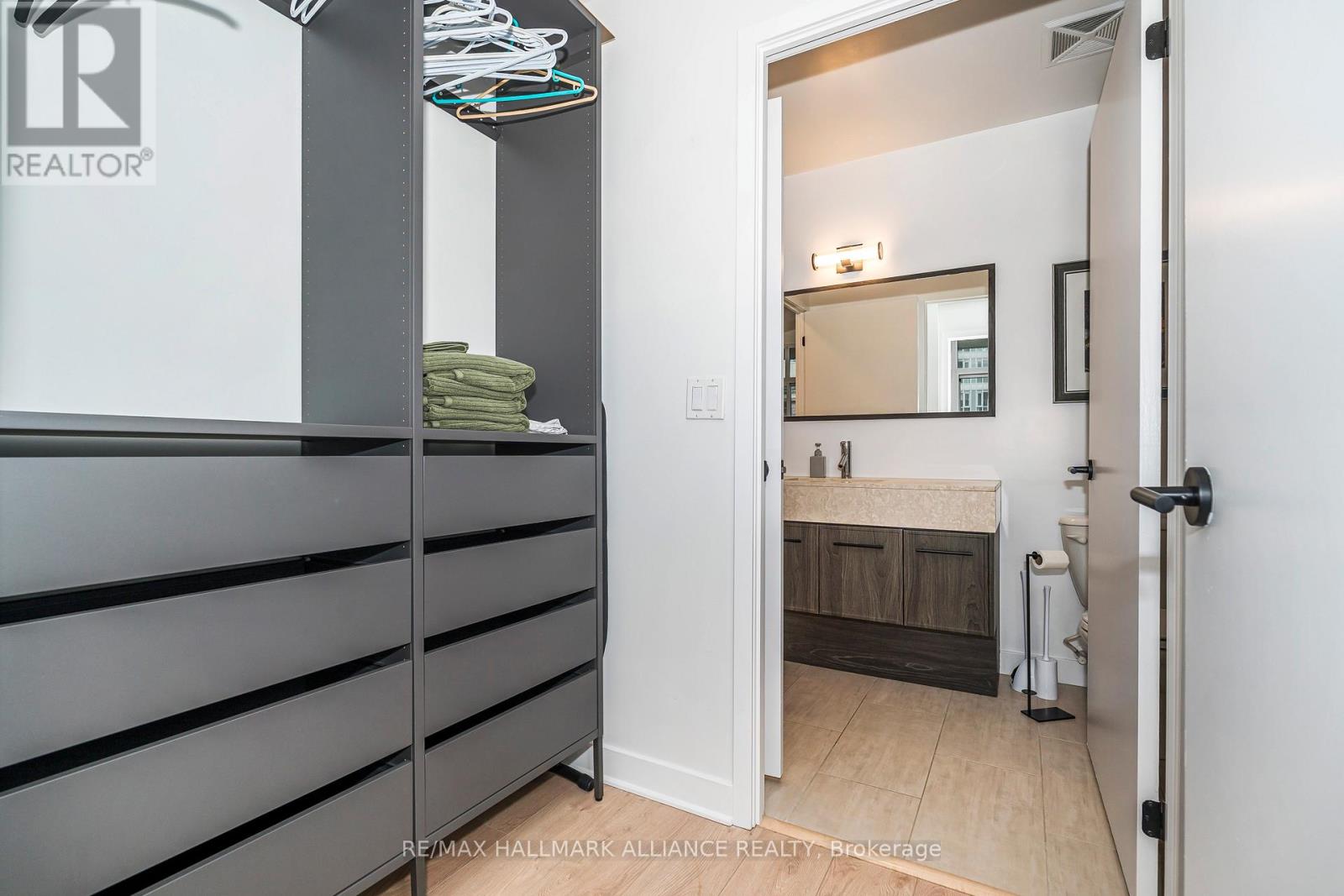 1015 - 21 Nelson Street, Toronto, Ontario  M5V 3H9 - Photo 34 - C12494956