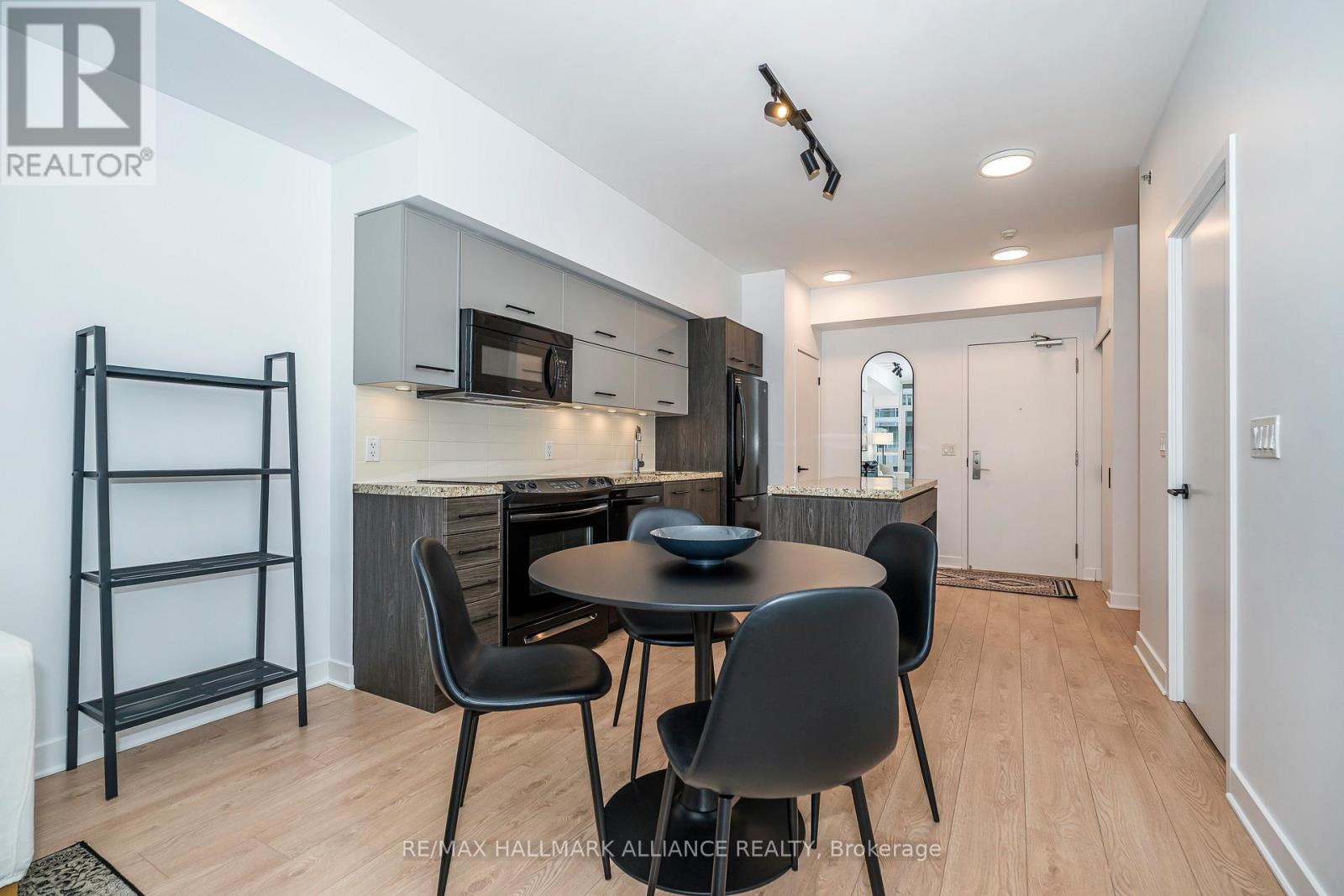 1015 - 21 Nelson Street, Toronto, Ontario  M5V 3H9 - Photo 8 - C12494956