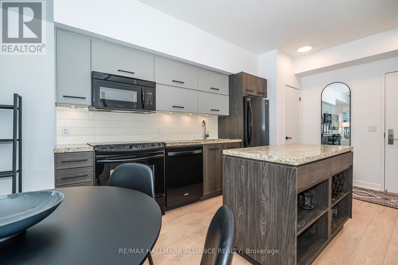 1015 - 21 Nelson Street, Toronto, Ontario  M5V 3H9 - Photo 9 - C12494956