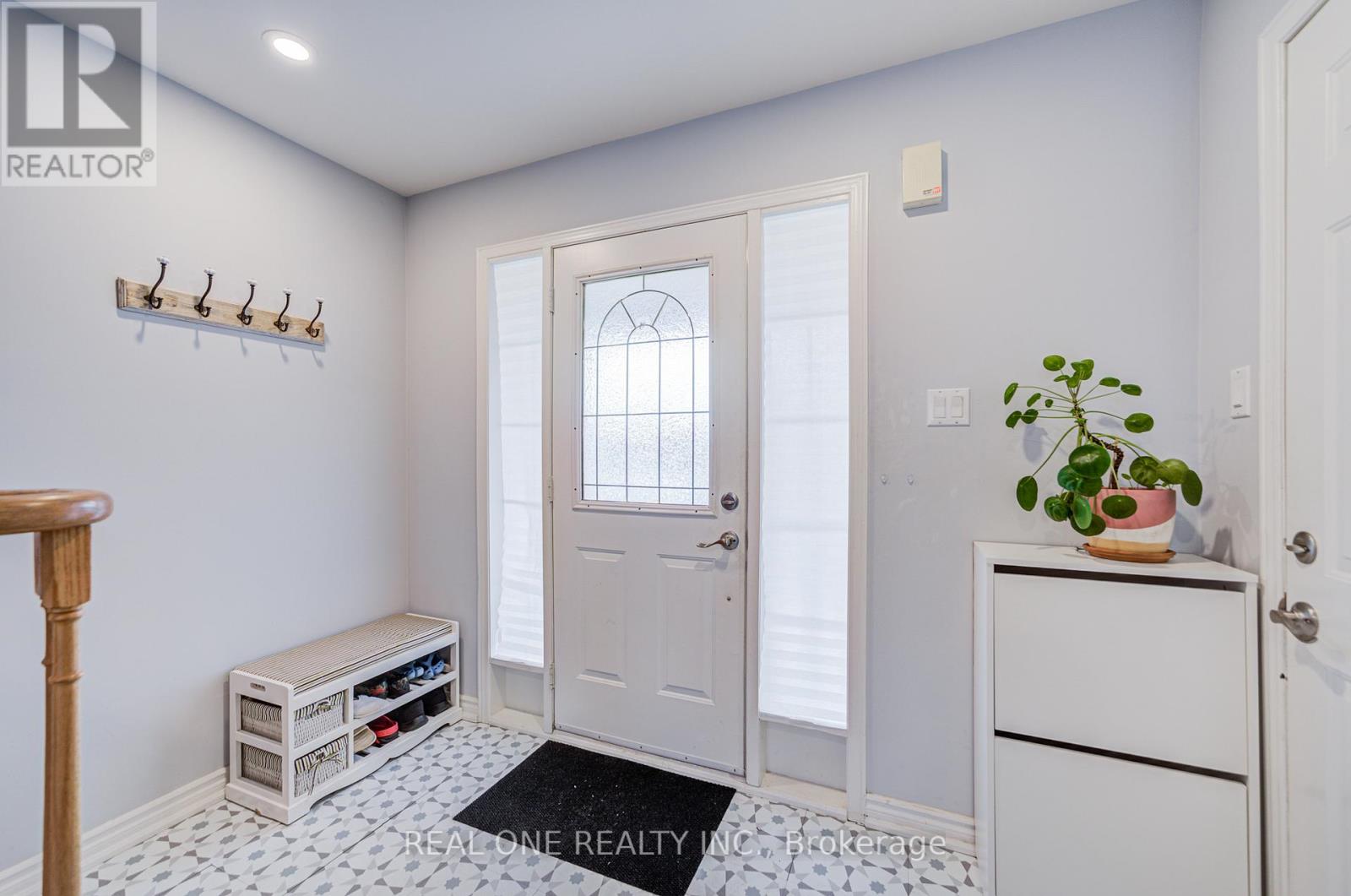 178 Hawker Road, Vaughan, Ontario  L6A 2J6 - Photo 2 - N12493916