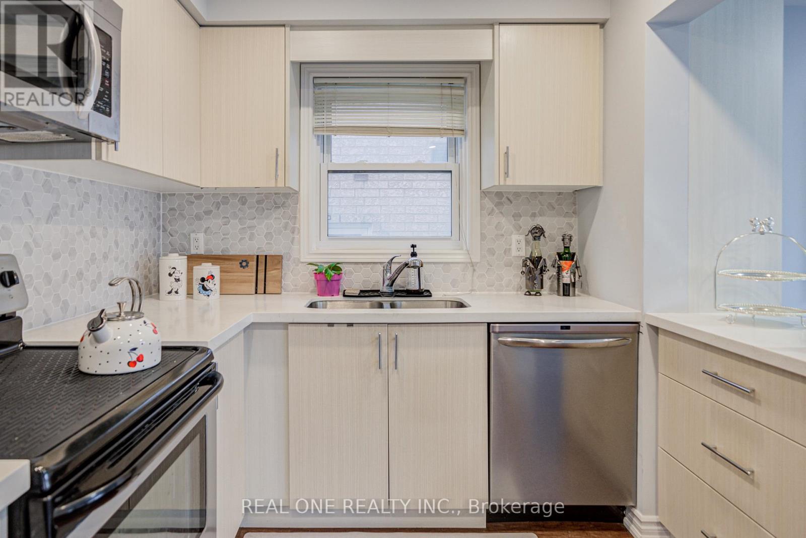 178 Hawker Road, Vaughan, Ontario  L6A 2J6 - Photo 15 - N12493916