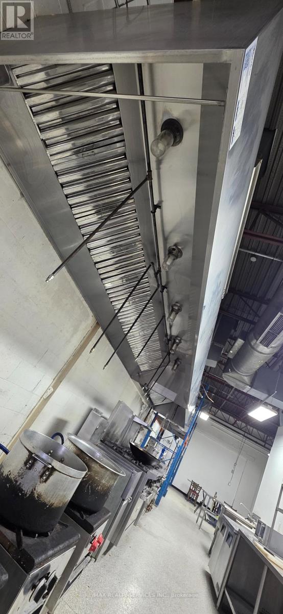 3 - 951 Martin Grove Road, Toronto, Ontario  M9W 4V6 - Photo 4 - W12498690