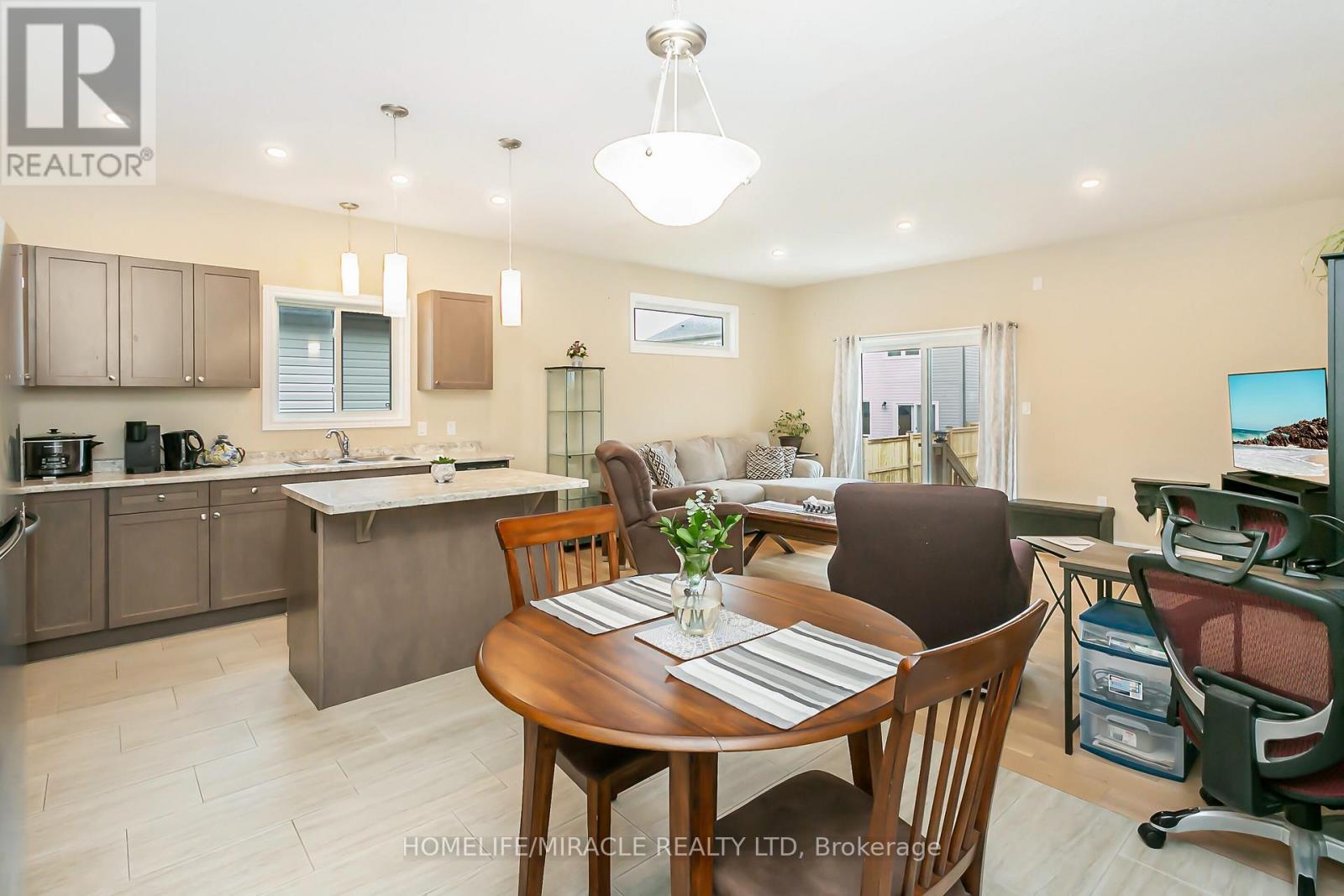 15 Tucker Street, Thorold, Ontario  L2V 0G3 - Photo 17 - X12498708