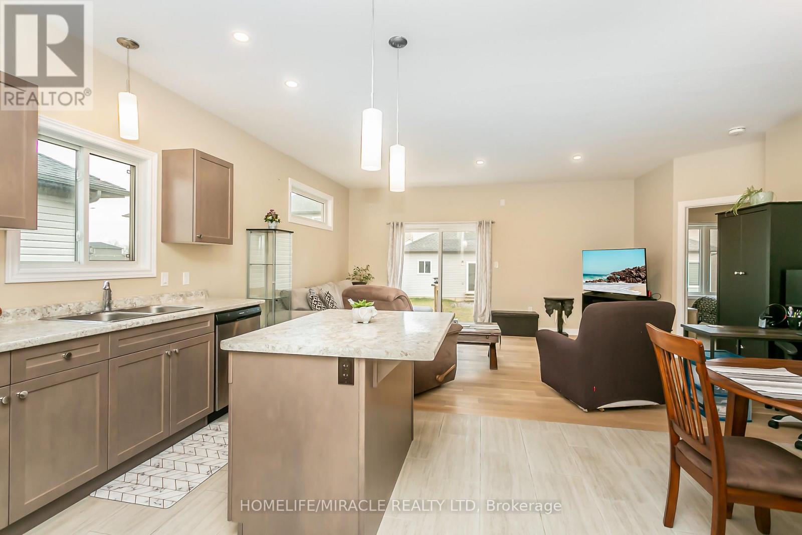 15 Tucker Street, Thorold, Ontario  L2V 0G3 - Photo 7 - X12498708