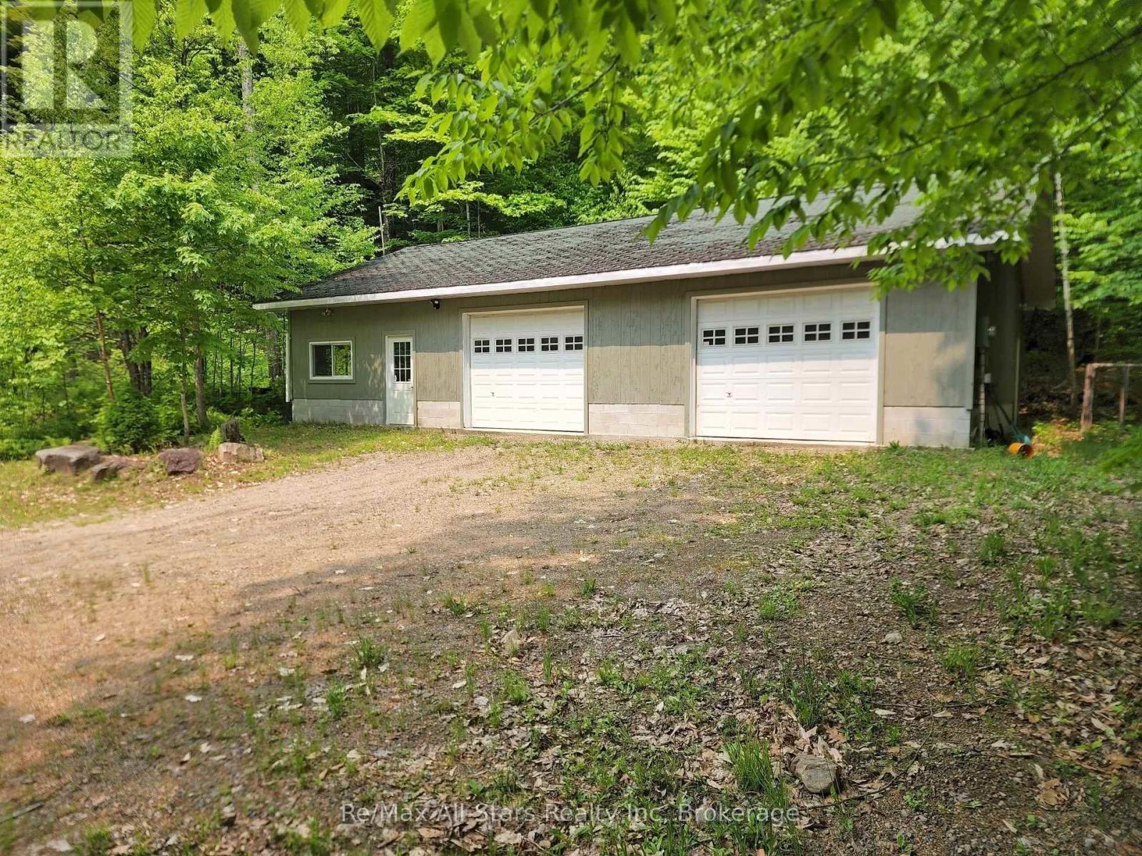 1028 Ronville Road, Lake Of Bays, Ontario  P0A 1H0 - Photo 2 - X12498840