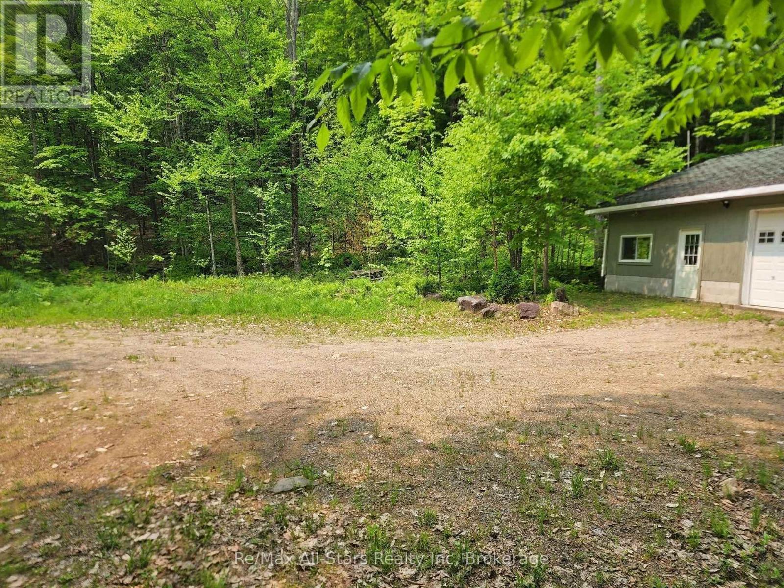 1028 Ronville Road, Lake Of Bays, Ontario  P0A 1H0 - Photo 3 - X12498840