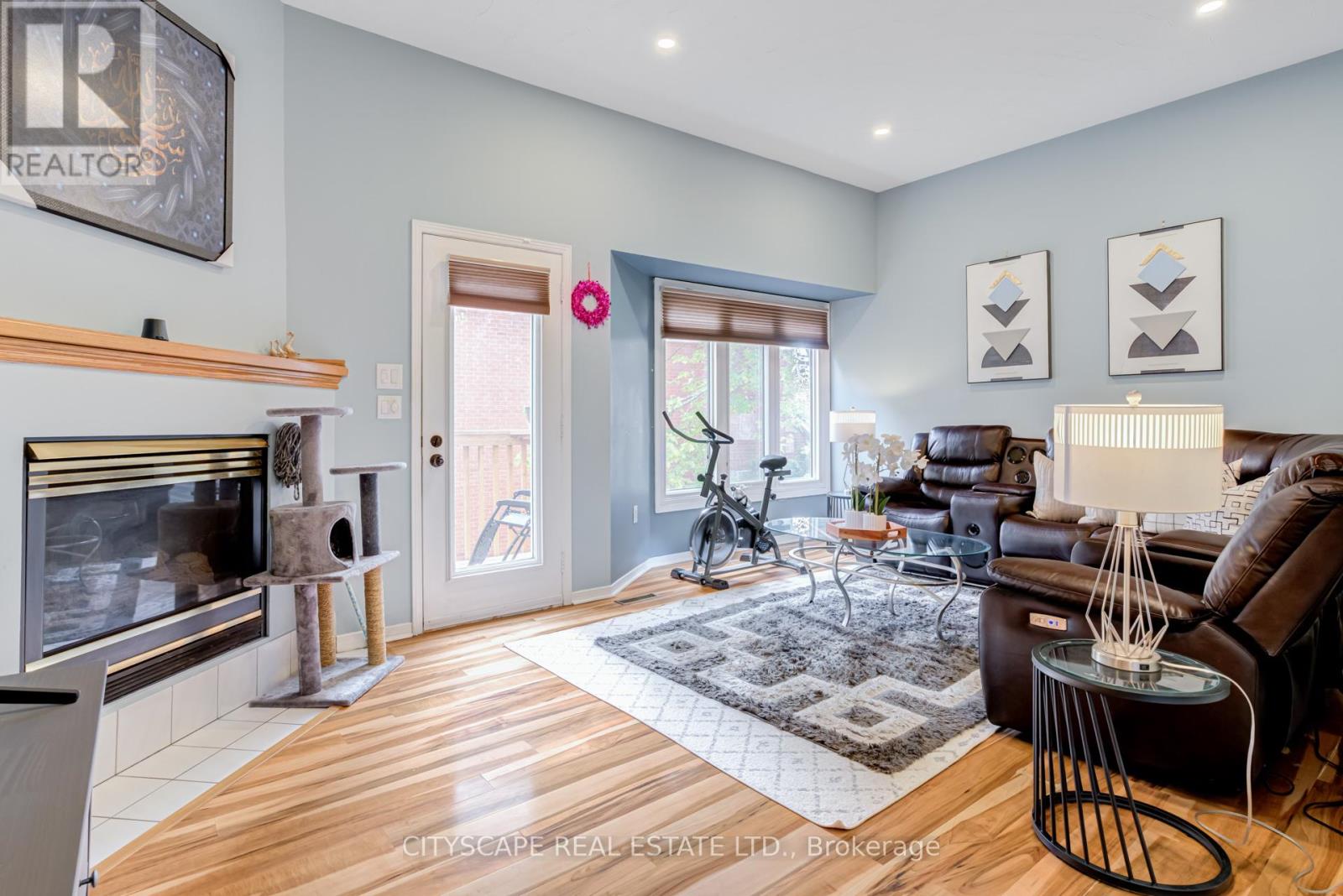 60 - 72 Stone Church Road W, Hamilton, Ontario  L9B 2H8 - Photo 14 - X12497530