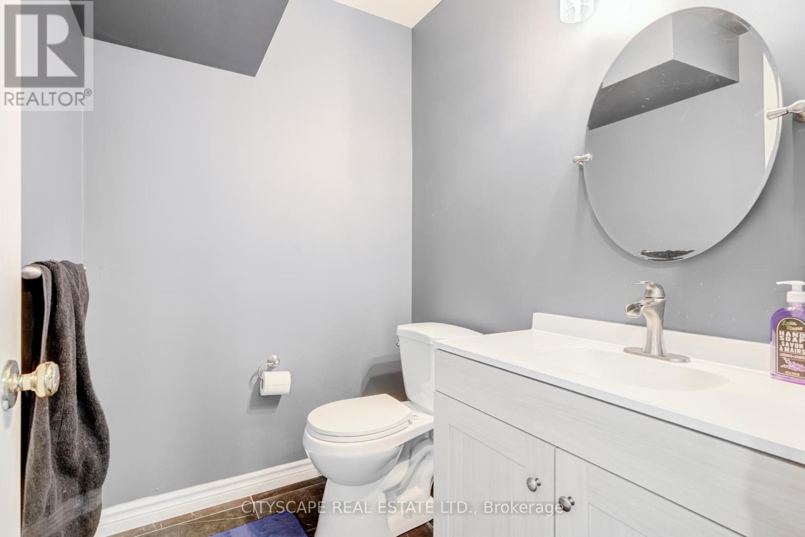 60 - 72 Stone Church Road W, Hamilton, Ontario  L9B 2H8 - Photo 11 - X12497530