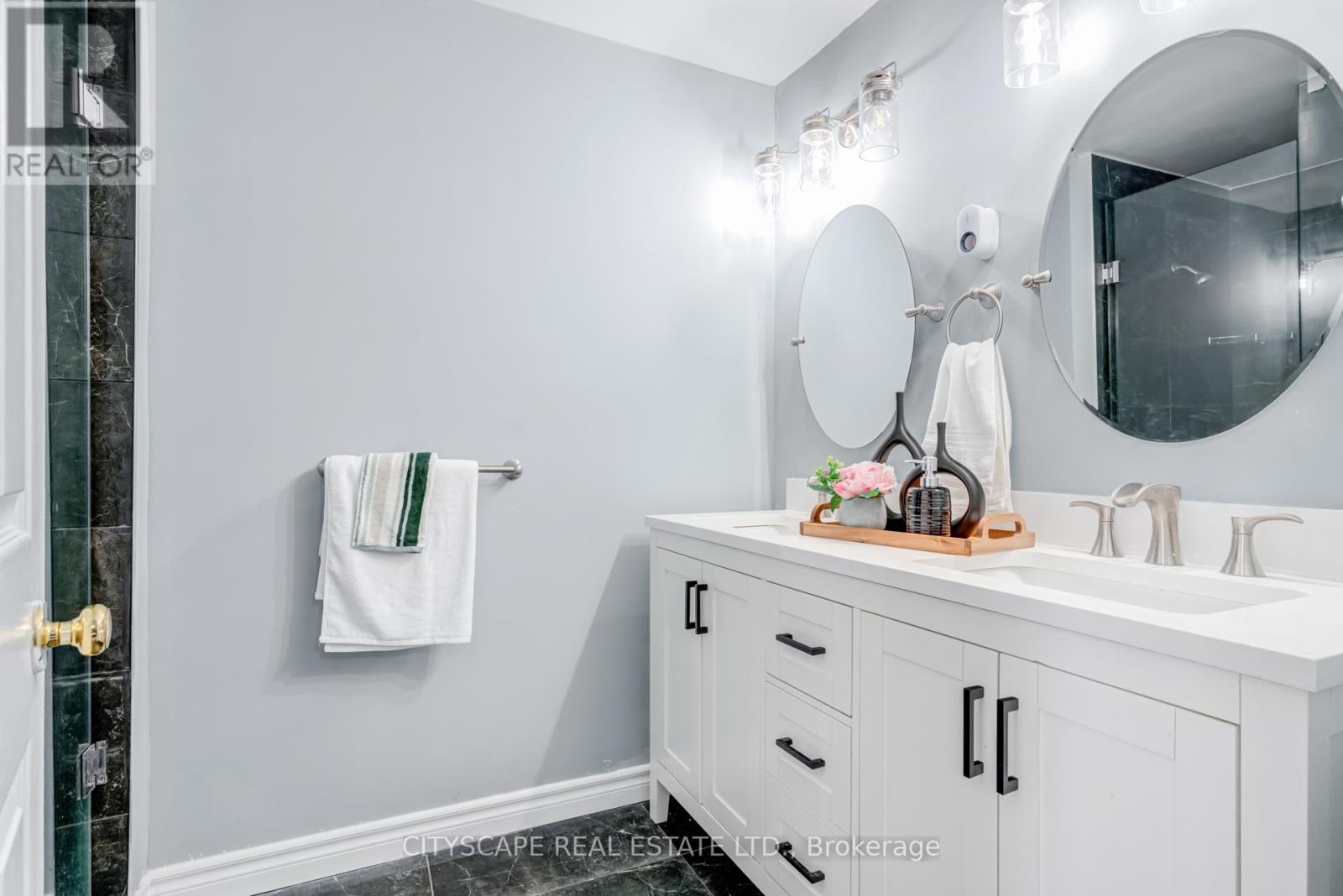 60 - 72 Stone Church Road W, Hamilton, Ontario  L9B 2H8 - Photo 37 - X12497530