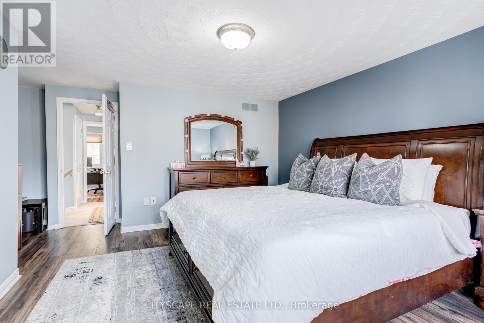 60 - 72 Stone Church Road W, Hamilton, Ontario  L9B 2H8 - Photo 35 - X12497530