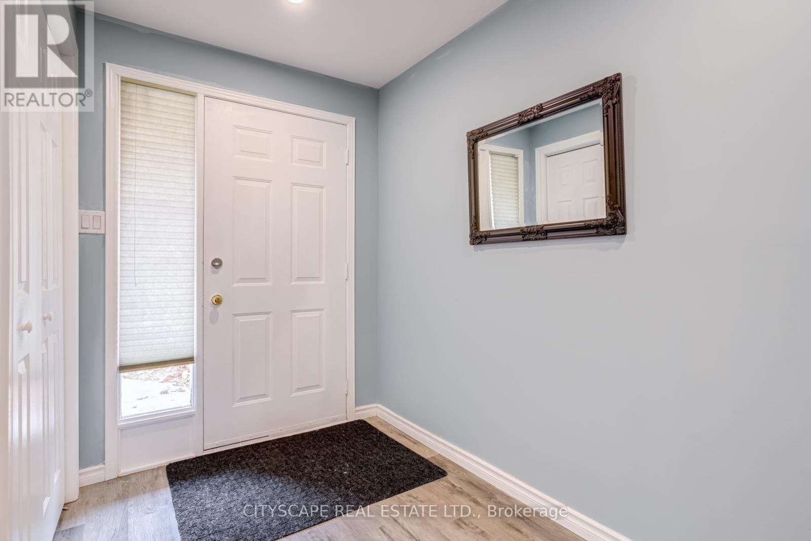 60 - 72 Stone Church Road W, Hamilton, Ontario  L9B 2H8 - Photo 4 - X12497530