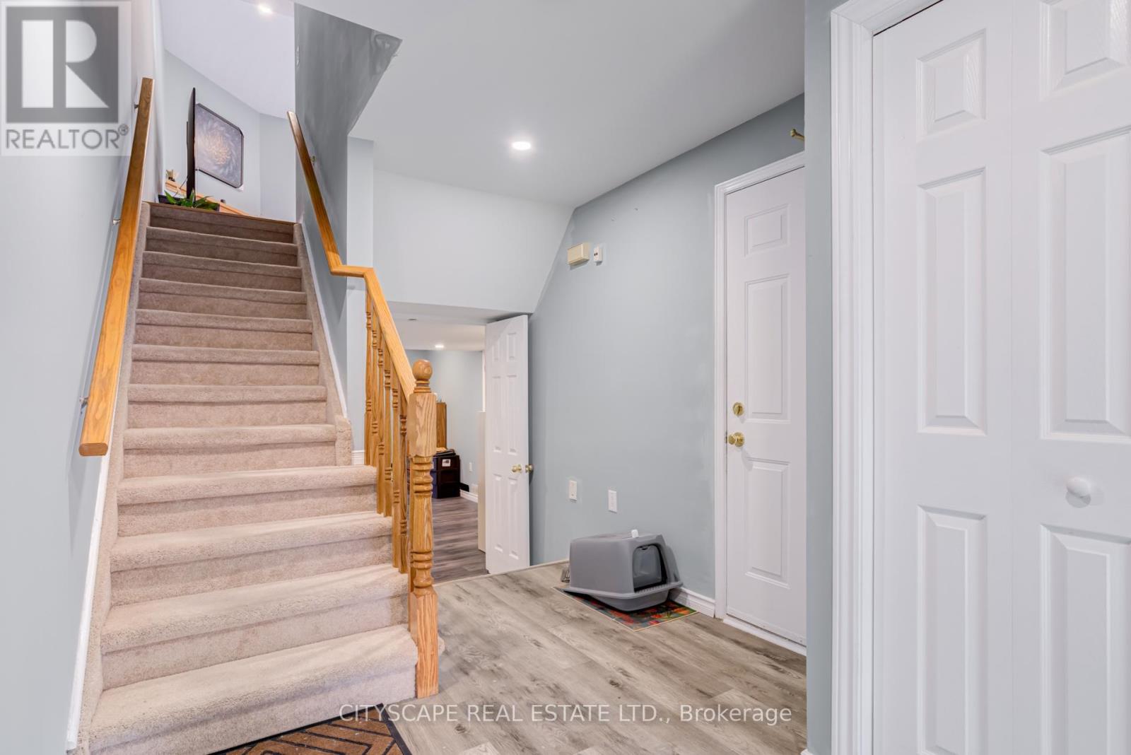 60 - 72 Stone Church Road W, Hamilton, Ontario  L9B 2H8 - Photo 5 - X12497530