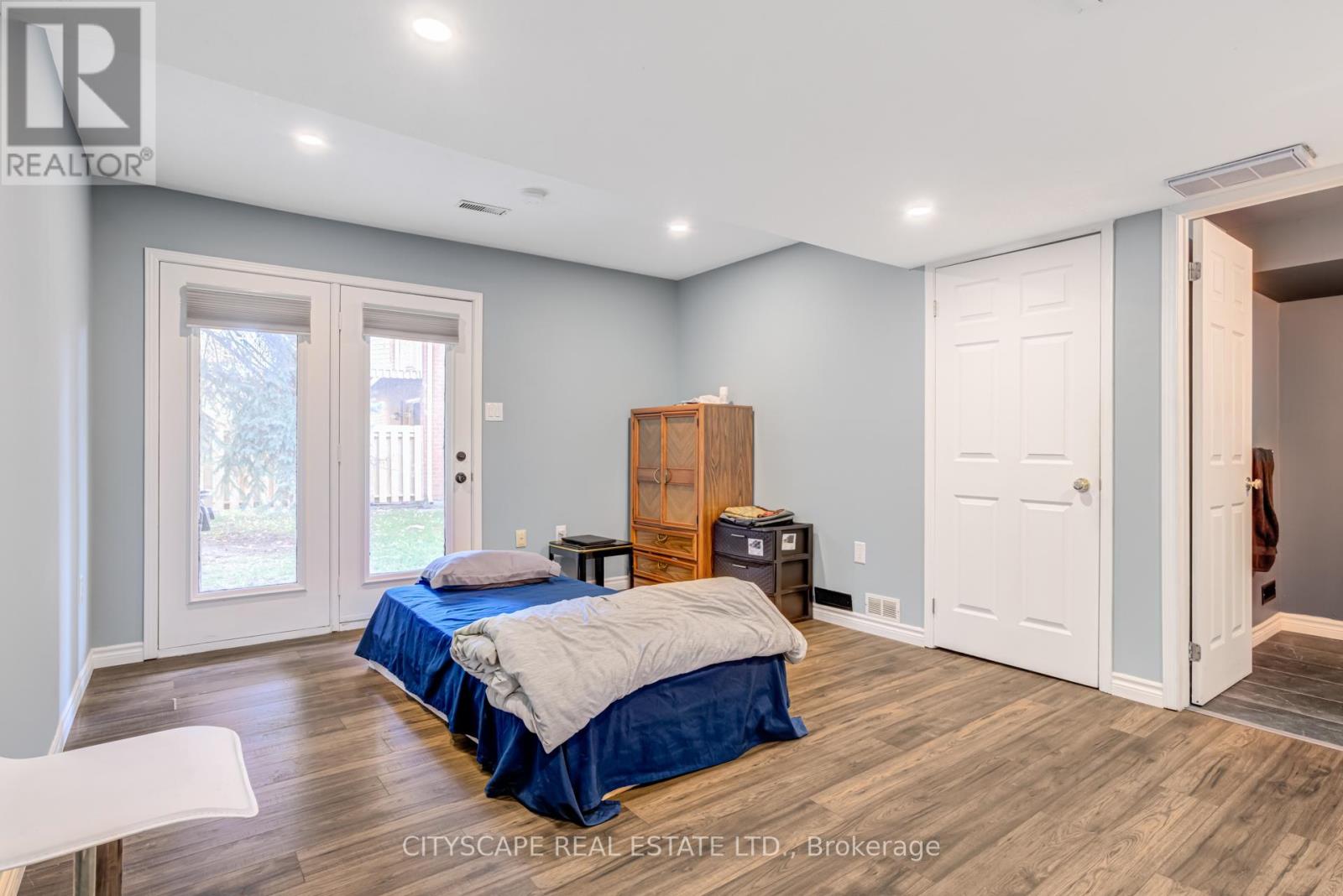 60 - 72 Stone Church Road W, Hamilton, Ontario  L9B 2H8 - Photo 8 - X12497530