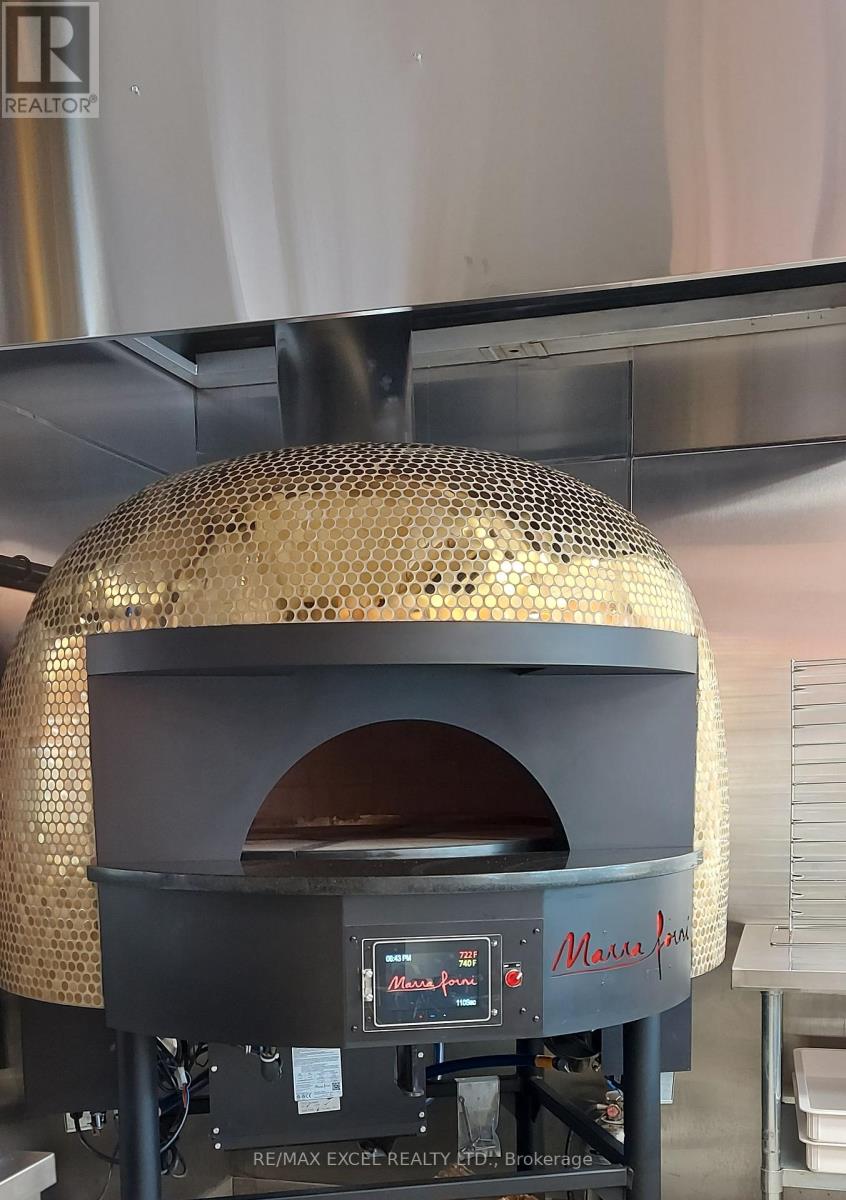 4 - 16700 Bayview Avenue, Newmarket, Ontario  L3X 1W1 - Photo 5 - N12464412