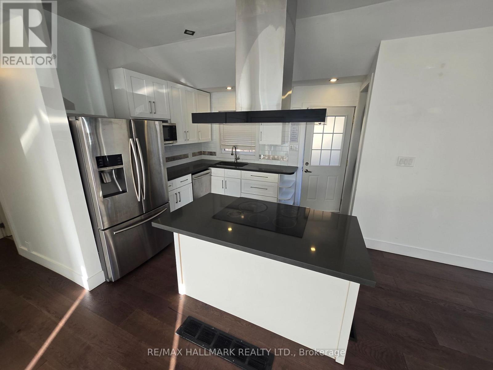 18 Deerfield Road, Toronto, Ontario  M1K 4X6 - Photo 3 - E12498800