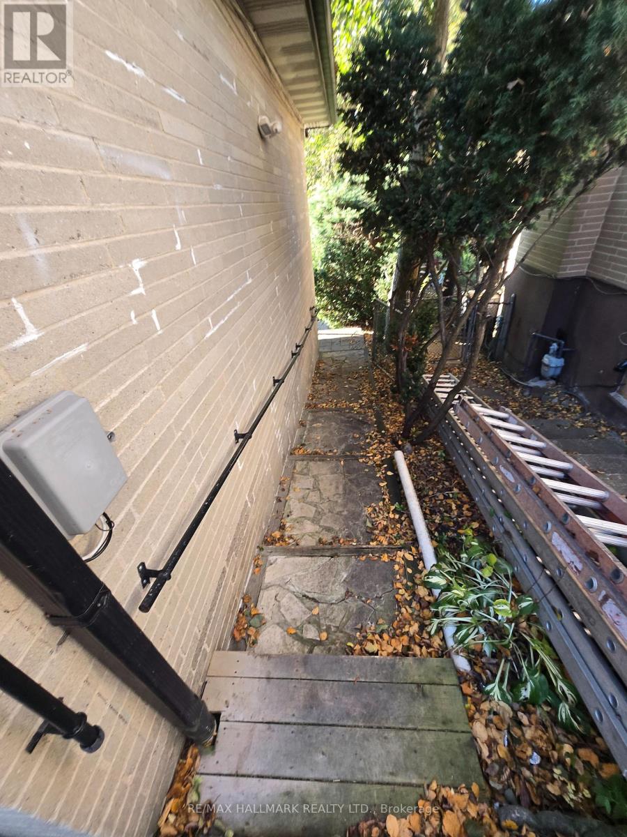 15 Burnview Crescent, Toronto, Ontario  M1H 1B4 - Photo 25 - E12498808