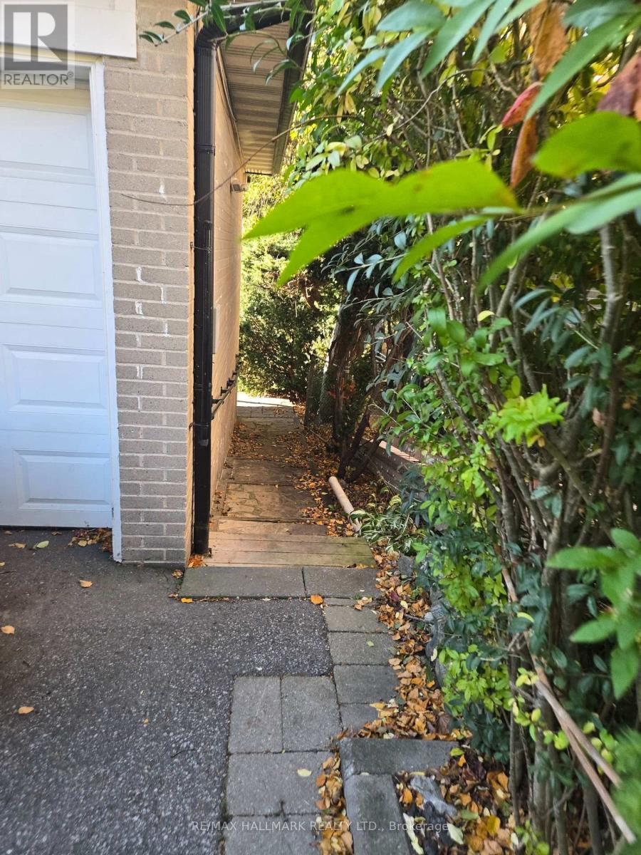 15 Burnview Crescent, Toronto, Ontario  M1H 1B4 - Photo 27 - E12498808