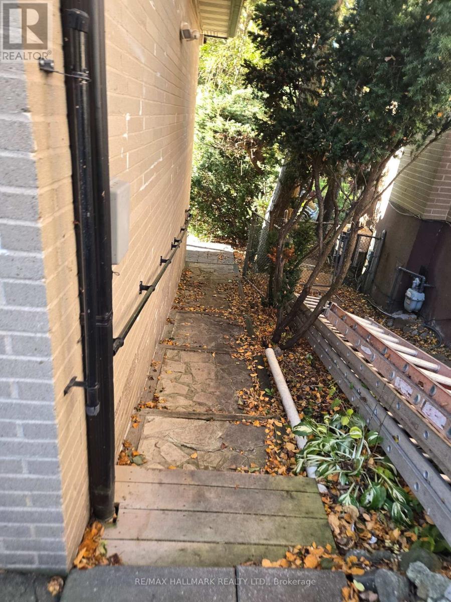 15 Burnview Crescent, Toronto, Ontario  M1H 1B4 - Photo 28 - E12498808