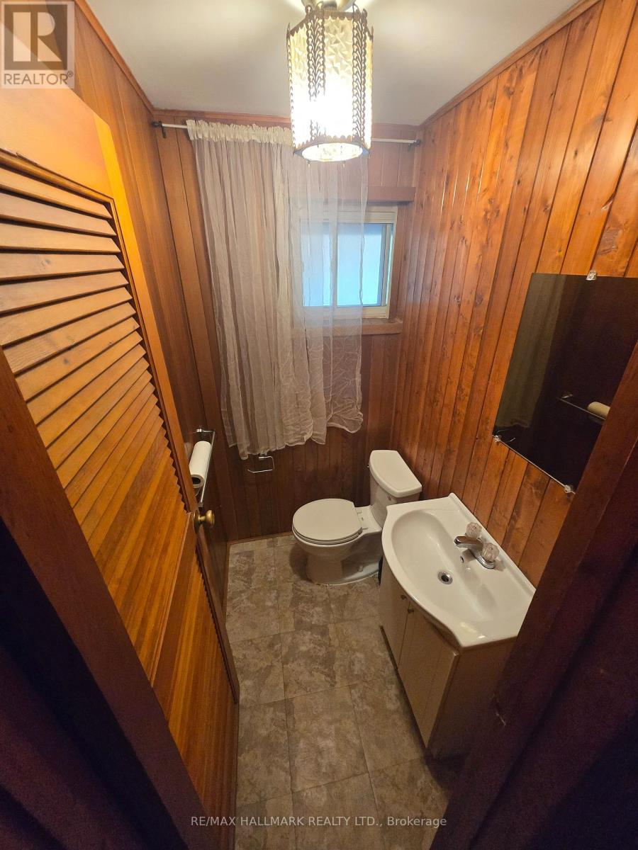 15 Burnview Crescent, Toronto, Ontario  M1H 1B4 - Photo 3 - E12498808