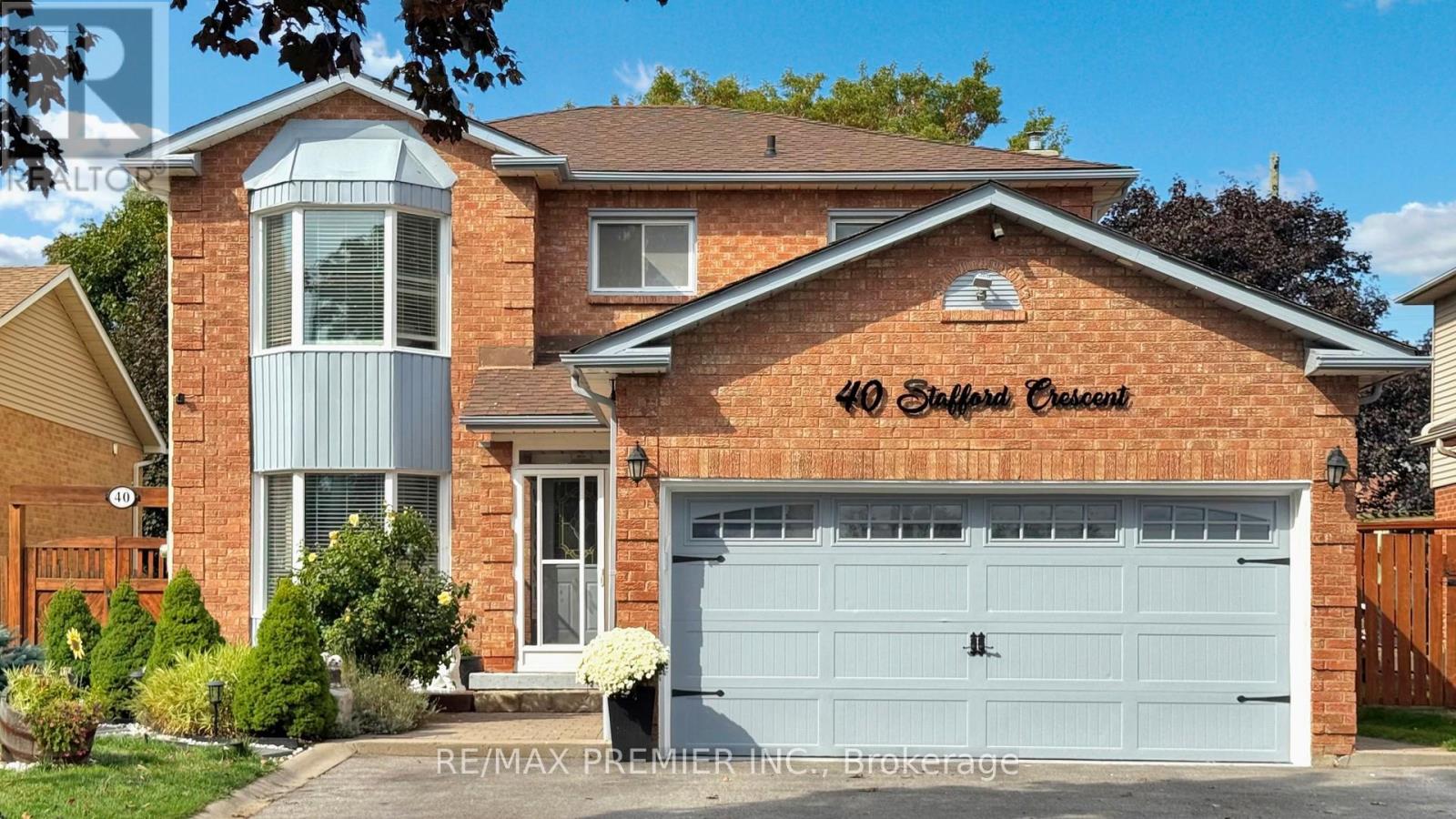 40 STAFFORD CRESCENT, Whitby, Ontario