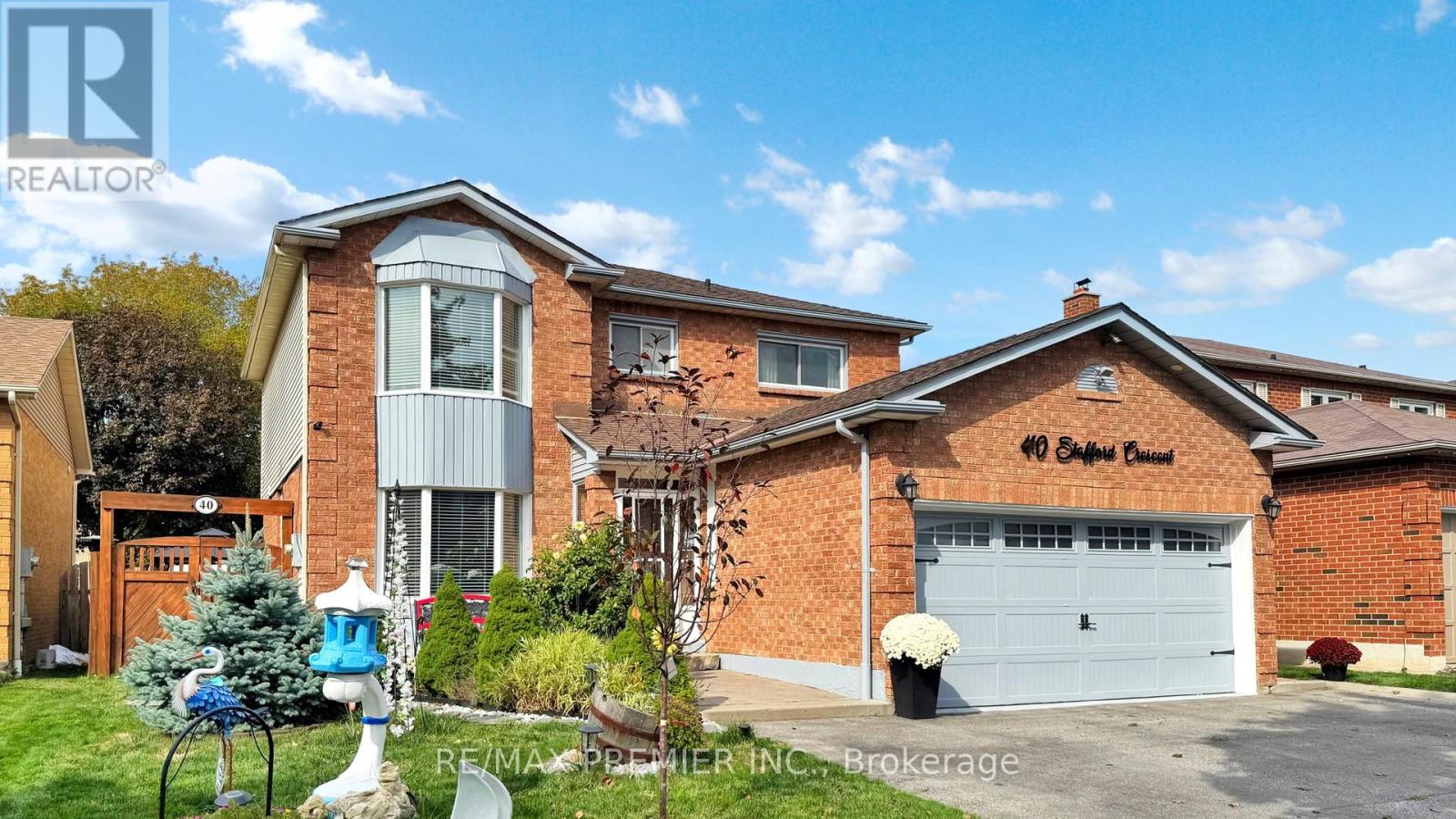 40 Stafford Crescent, Whitby, Ontario  L1N 8T6 - Photo 2 - E12498856